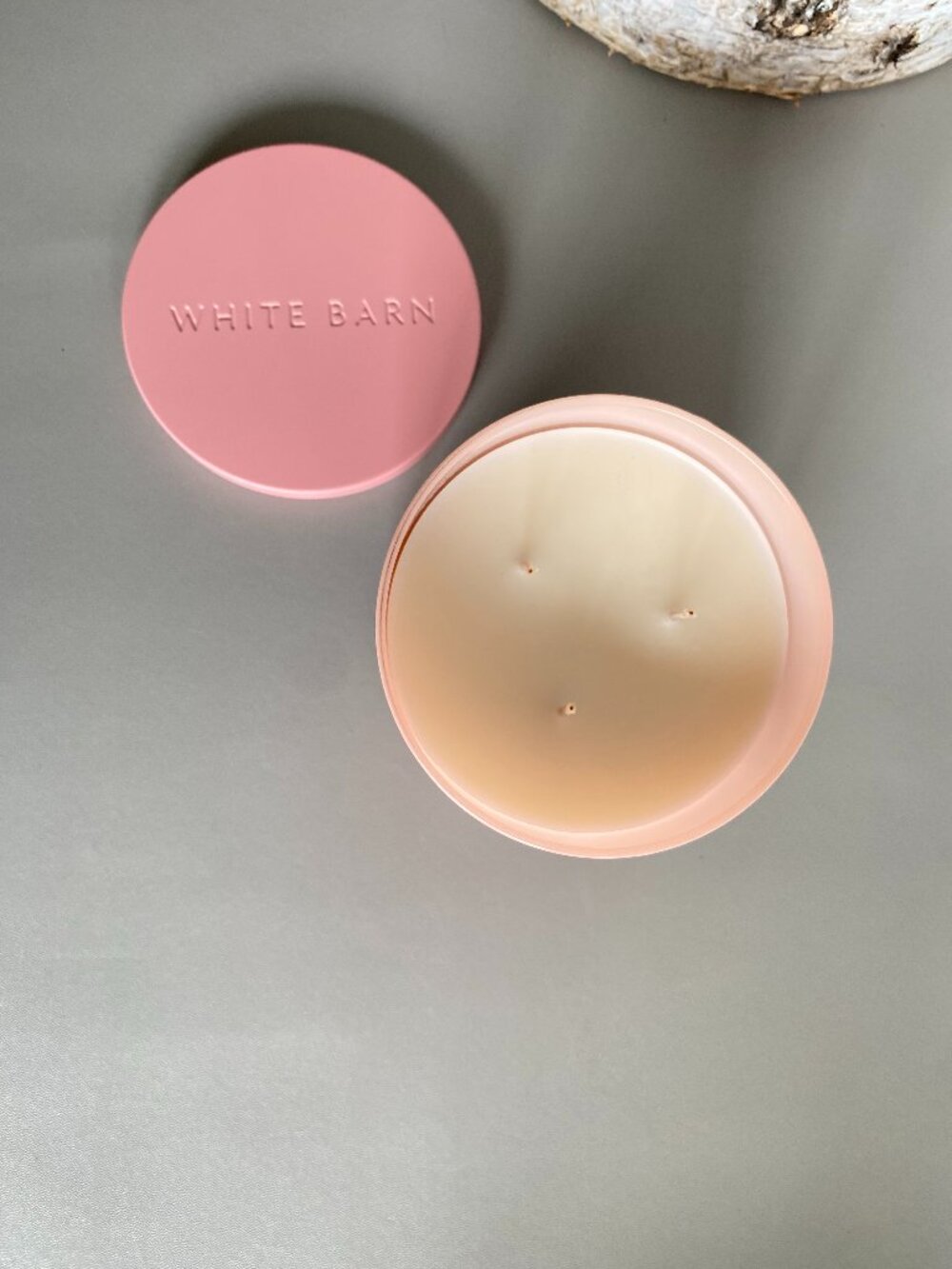 White Barn Rose Water & Ivy 3-Wick Soy Wax Blend Candle Jar NEW - Picture 3 of 5
